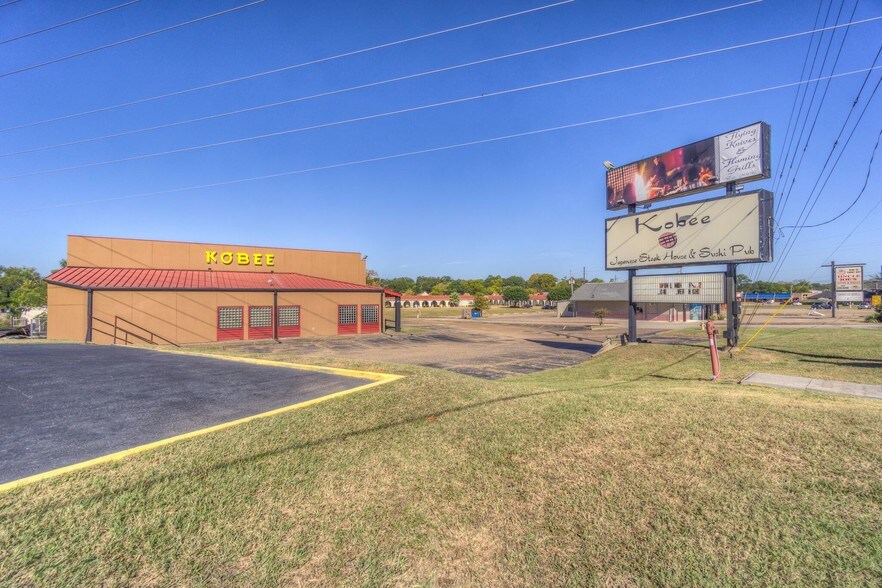 401 N Spur 63, Longview, TX à vendre - Photo de l’immeuble – Image 2 sur 23