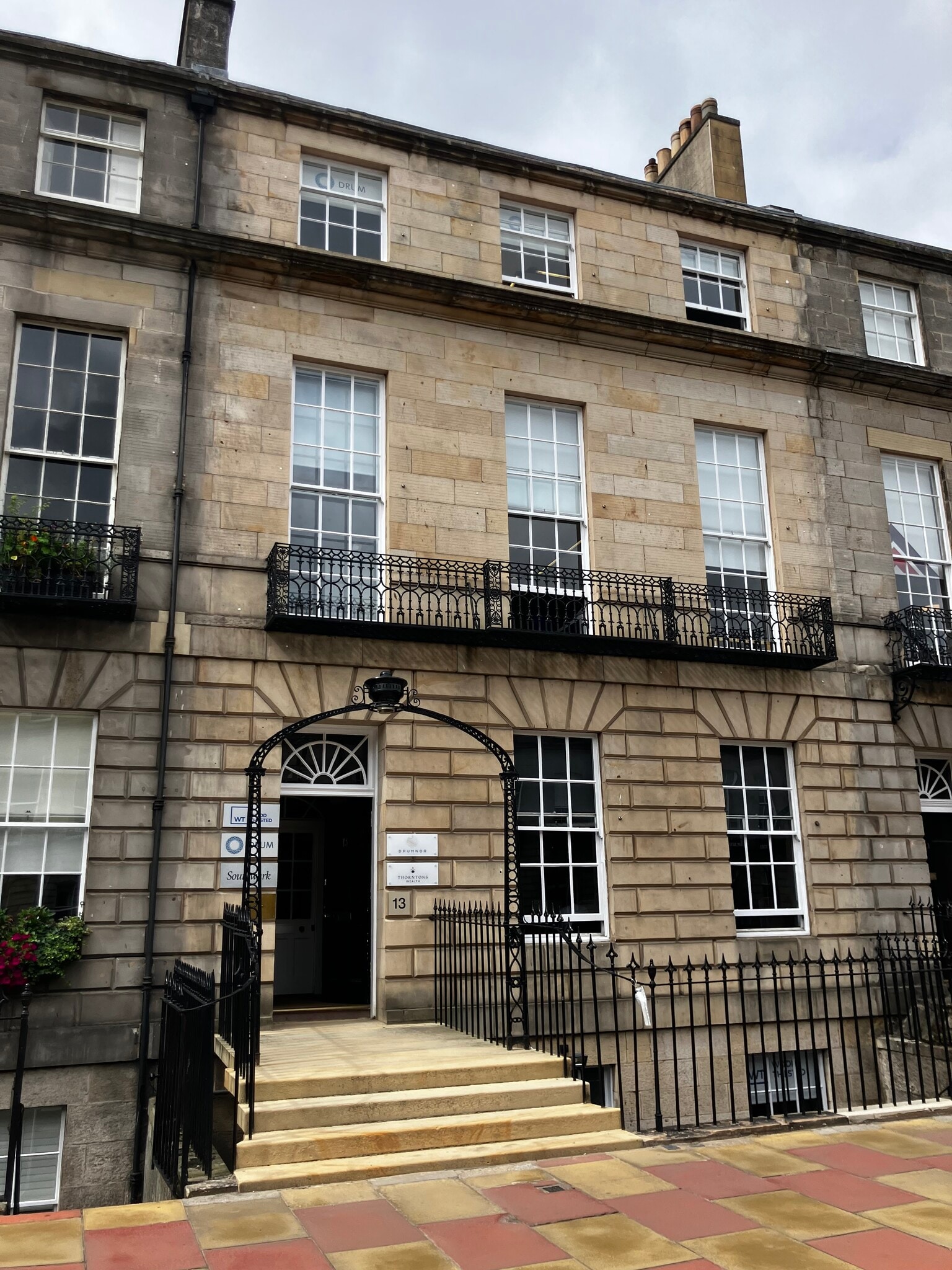 13 Melville St, Edinburgh à louer Photo de l’immeuble– Image 1 sur 2