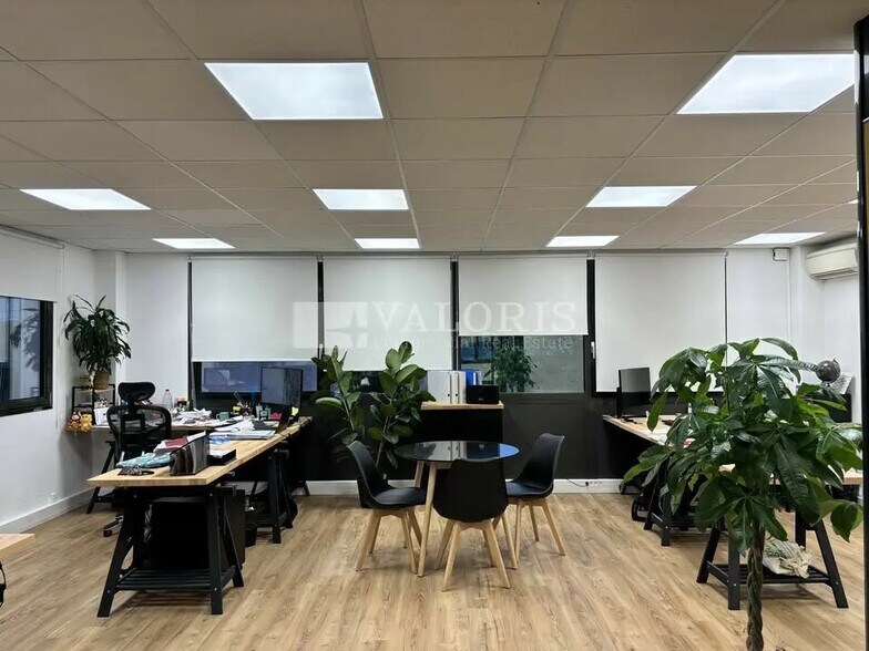 Bureau dans Bron à louer - Photo de l’immeuble – Image 2 sur 4