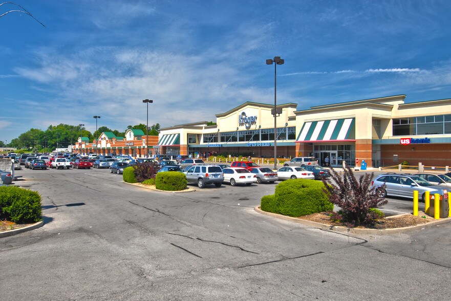 215-305 E Lewis & Clark Pky, Clarksville, IN à louer - Photo de l’immeuble – Image 2 sur 16