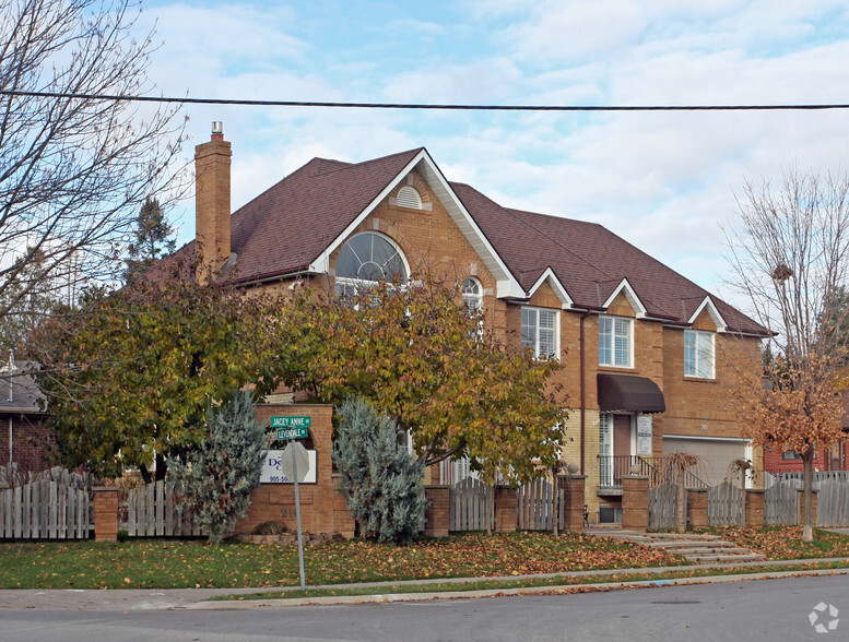 210 Jacey Anne Dr, Richmond Hill, ON à vendre - Photo de l’immeuble – Image 2 sur 16