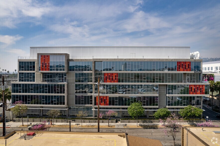 1041 N Formosa Ave, West Hollywood, CA à louer - Photo de l’immeuble – Image 3 sur 14