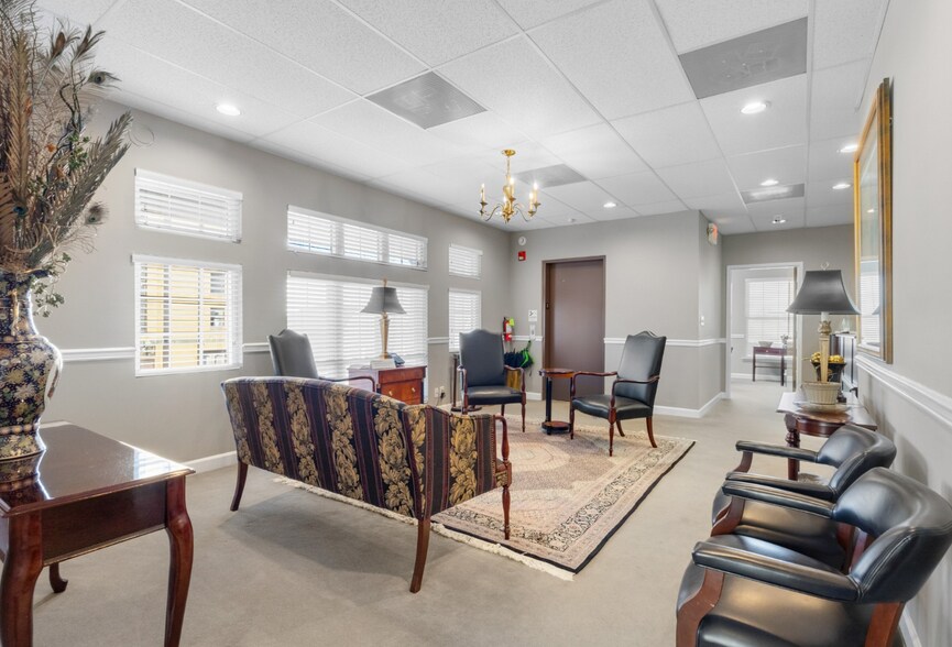 212 Madison St, Clarksville, TN à louer - Photo de l’immeuble – Image 3 sur 13
