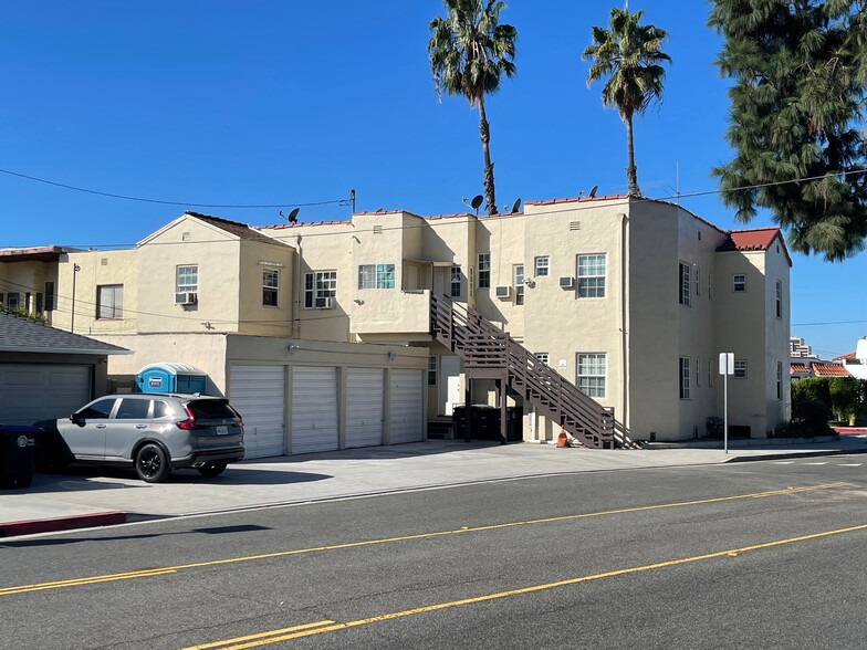 630 Naranja Dr, Glendale, CA à vendre - Photo de l’immeuble – Image 3 sur 14