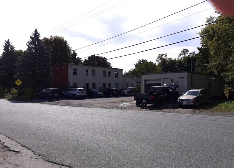 31 Walnut St, New Windsor Township, NY à vendre - Photo de l’immeuble – Image 2 sur 24