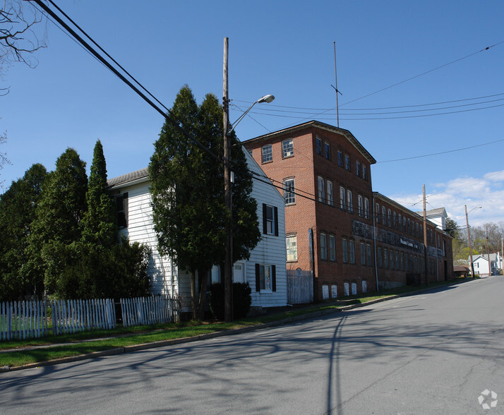 29 Grant St, Walden, NY à vendre - Photo de l’immeuble – Image 2 sur 56