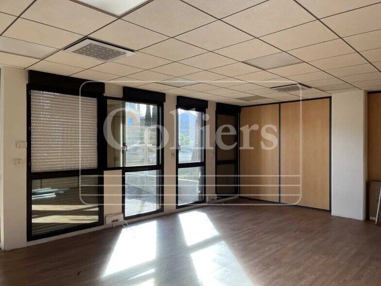 Bureau dans Marseille à louer - Photo de l’immeuble – Image 2 sur 5