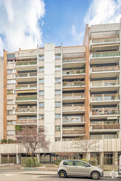 62 Rue Amelot, Paris à vendre - Photo de l’immeuble – Image 3 sur 18