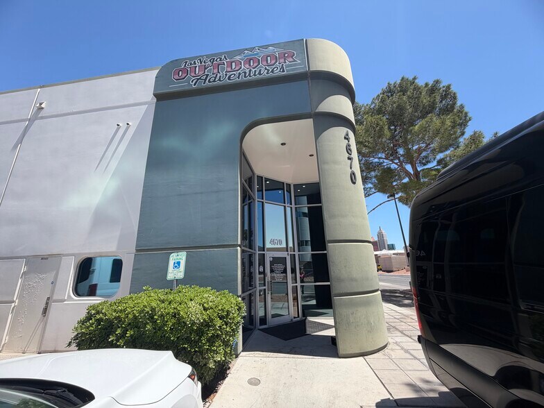 4670 Polaris Ave, Las Vegas, NV à louer - Photo de l’immeuble – Image 2 sur 14