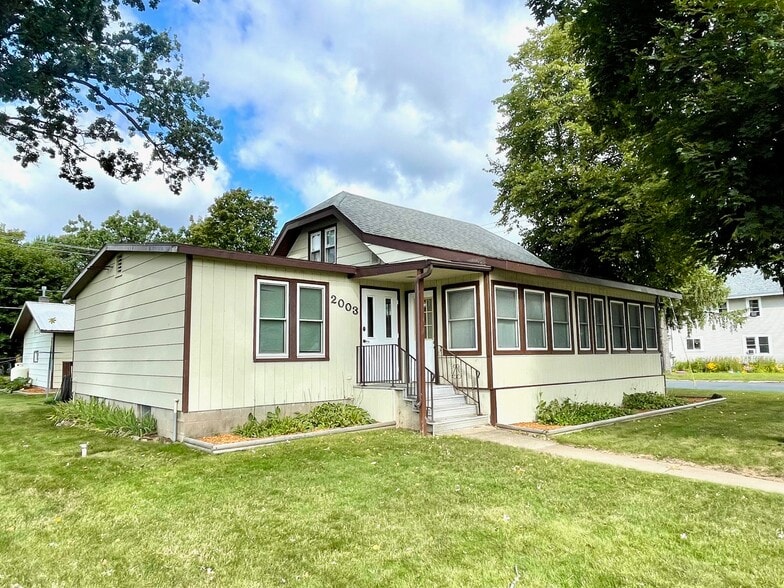 2003 Broadway St S, Menomonie, WI à vendre - Photo principale – Image 1 sur 28