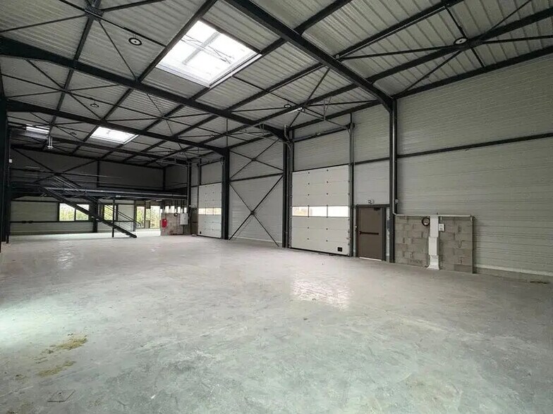 Local d'activités dans Jons à vendre - Photo intérieure – Image 2 sur 9