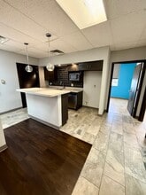 1736 E Sunshine St, Springfield, MO à louer Photo de l’immeuble– Image 1 sur 4