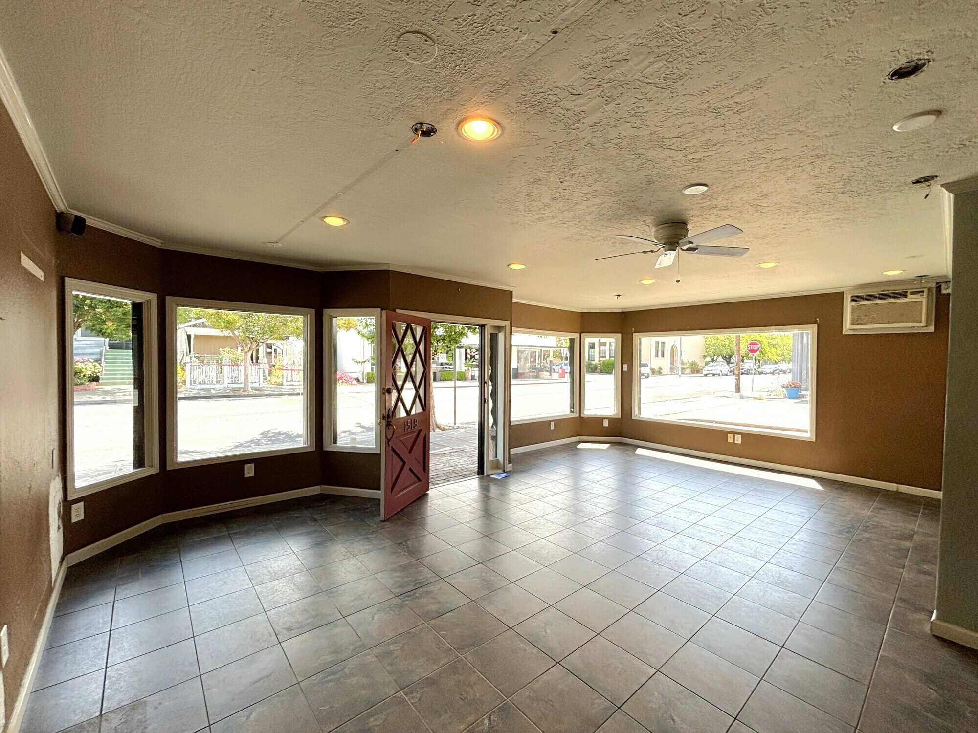 1519 Main St, Napa, CA à louer Photo intérieure– Image 1 sur 6
