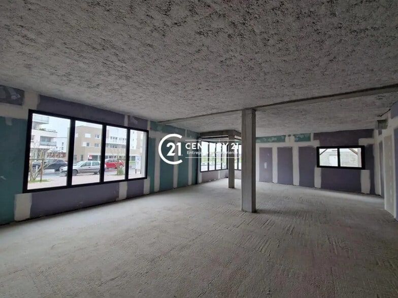 Local commercial dans Épron à vendre - Photo intérieure – Image 2 sur 2