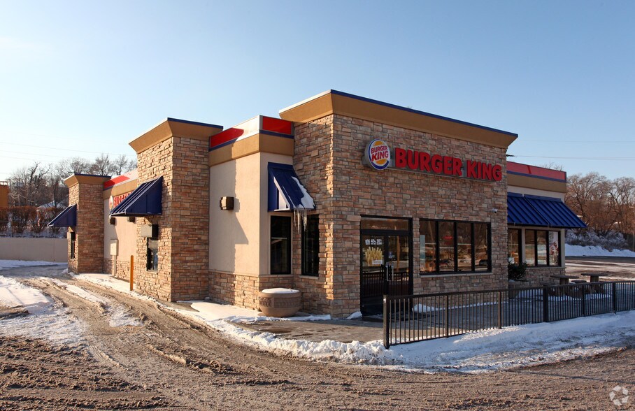 4460 Dodge St, Omaha, NE à louer - Photo de l’immeuble – Image 2 sur 7