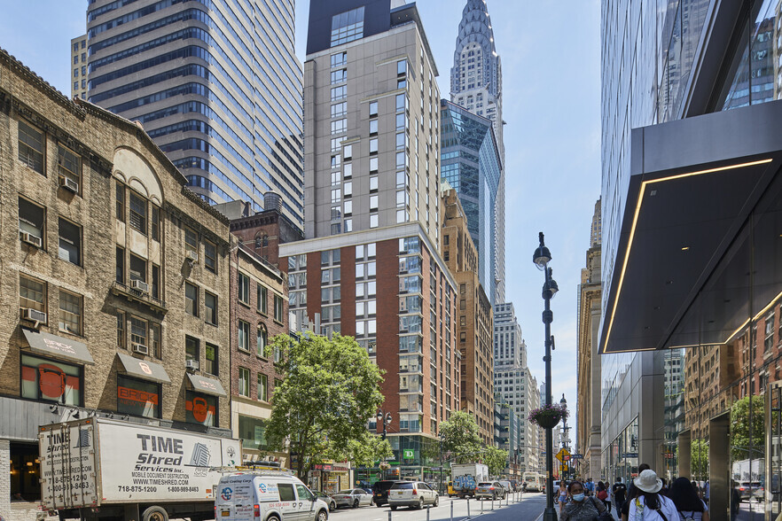 128 E 45th St, New York, NY à louer - Photo de l’immeuble – Image 1 sur 6