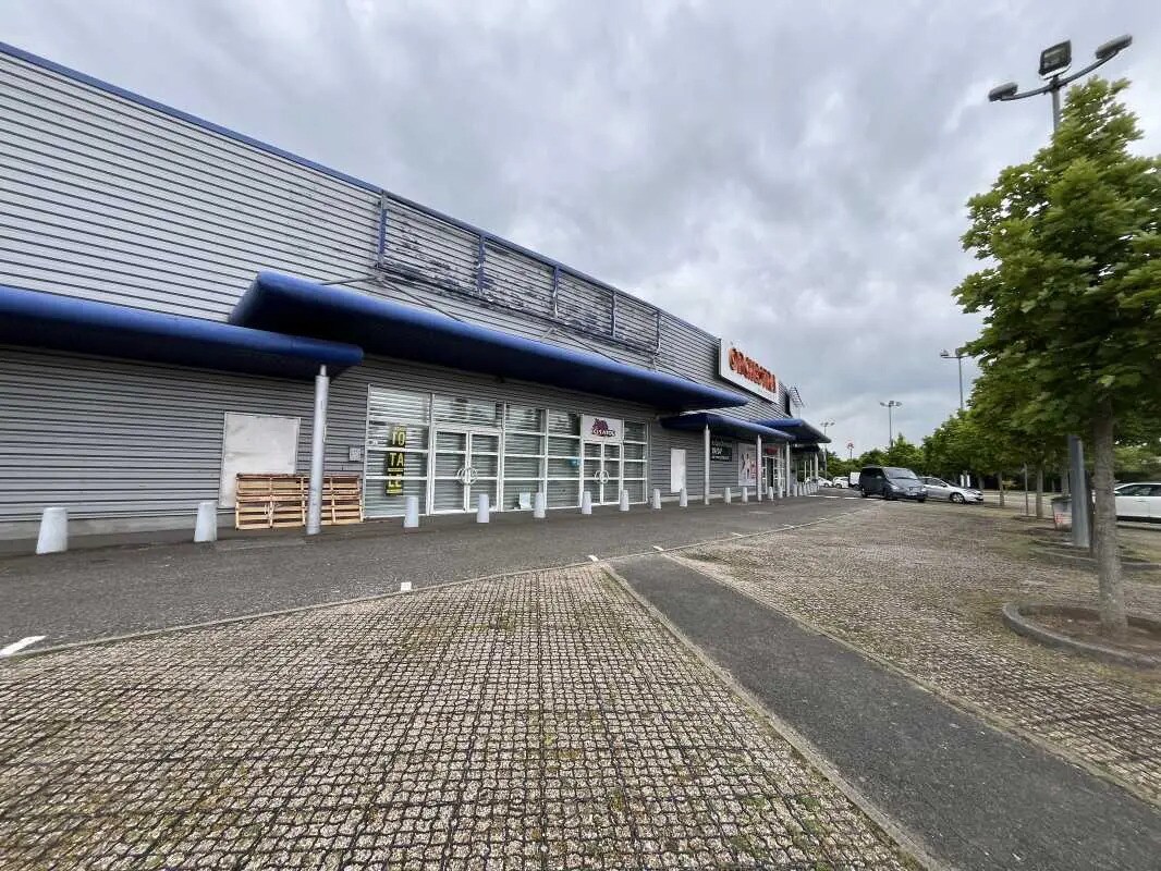 1 Rond Point Laurent Schwartz, Maurepas à louer Photo de l’immeuble– Image 1 sur 10