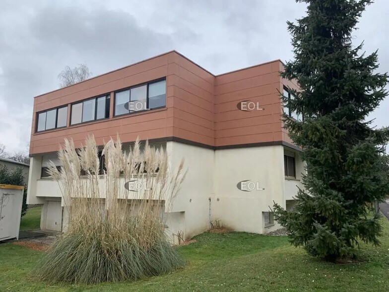 Local d’activités dans Ennery à louer - Photo de l’immeuble – Image 2 sur 3