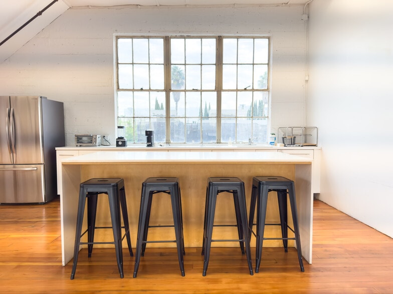 1110 N Beachwood Dr, Los Angeles, CA à louer - Photo intérieure – Image 1 sur 7