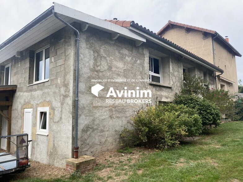 Local d'activités dans Neuville à vendre - Photo de l’immeuble – Image 3 sur 10