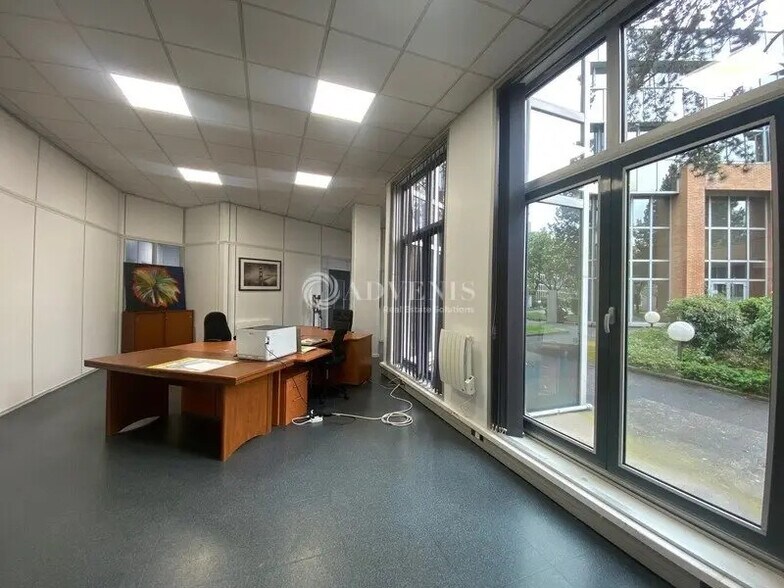Bureau dans Saint-Germain-en-Laye à louer - Photo de l’immeuble – Image 3 sur 9