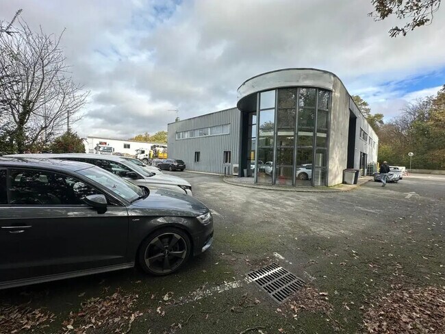 Plus de détails pour Local d’activités à vendre