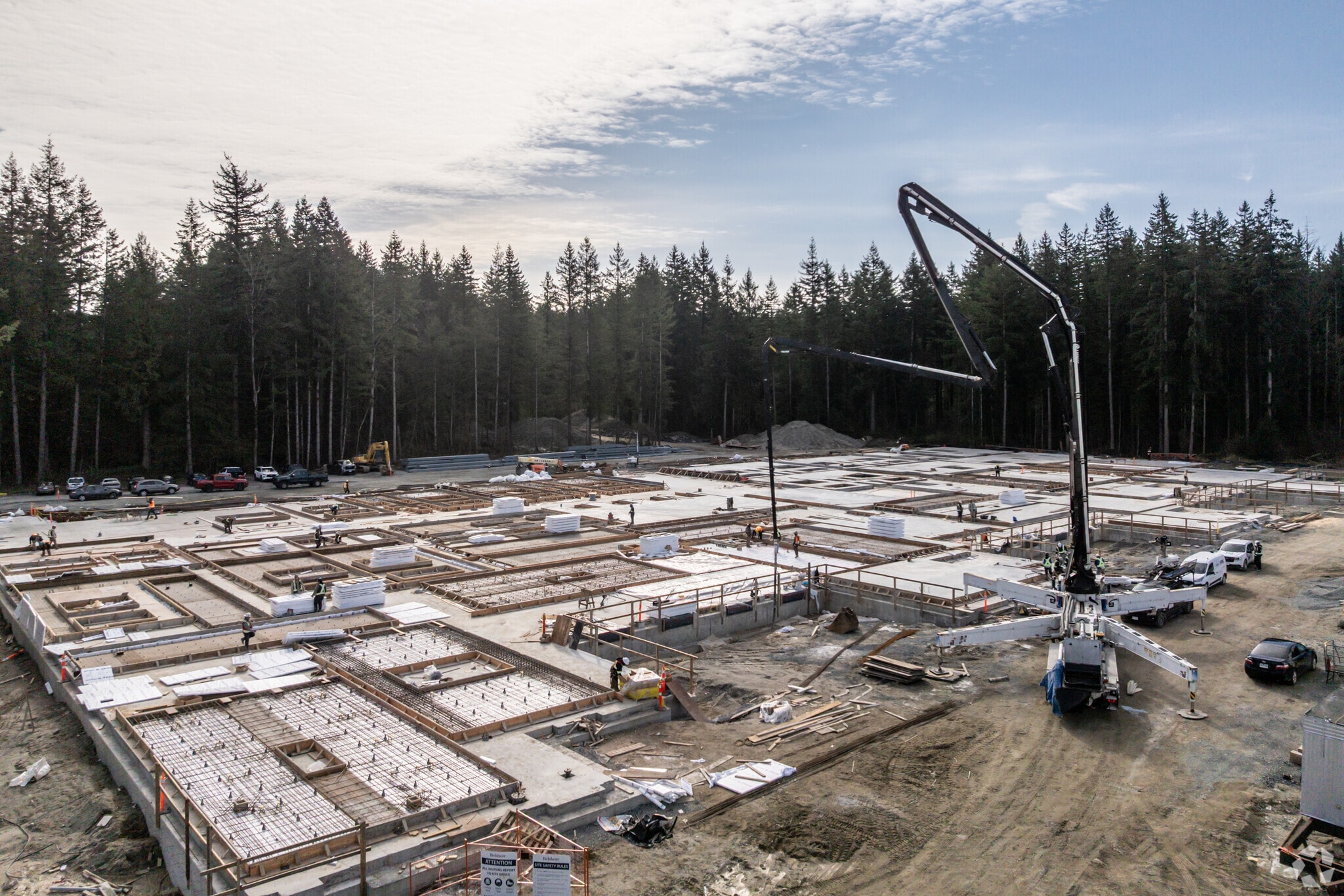 3155 195 St, Surrey, BC à louer Photo principale– Image 1 sur 2