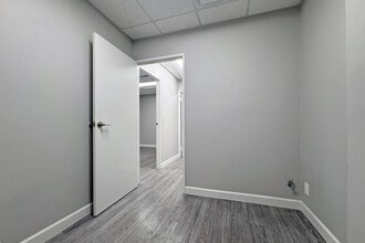 305 E 55th St, New York, NY à louer Photo intérieure– Image 1 sur 4