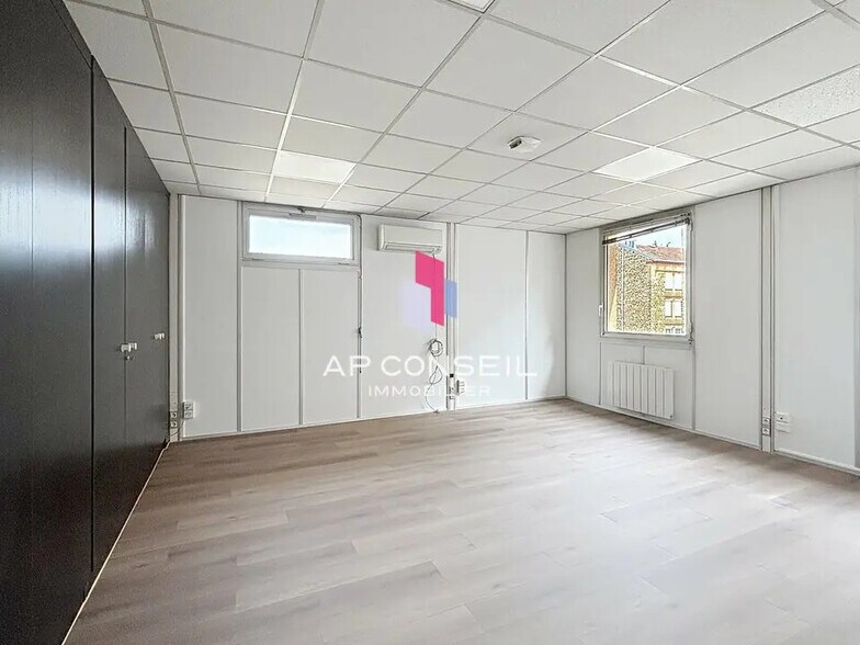Bureau dans Versailles à louer - Photo intérieure – Image 2 sur 8