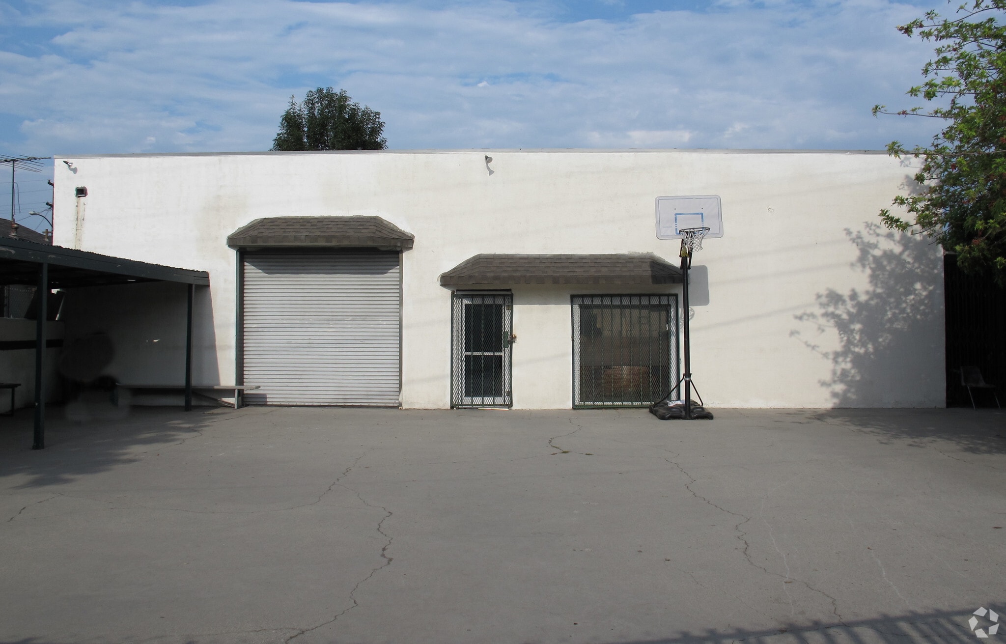 915-1011 N Willowbrook Ave portefeuille de 2 biens à vendre sur LoopNet.fr Photo principale– Image 1 sur 3