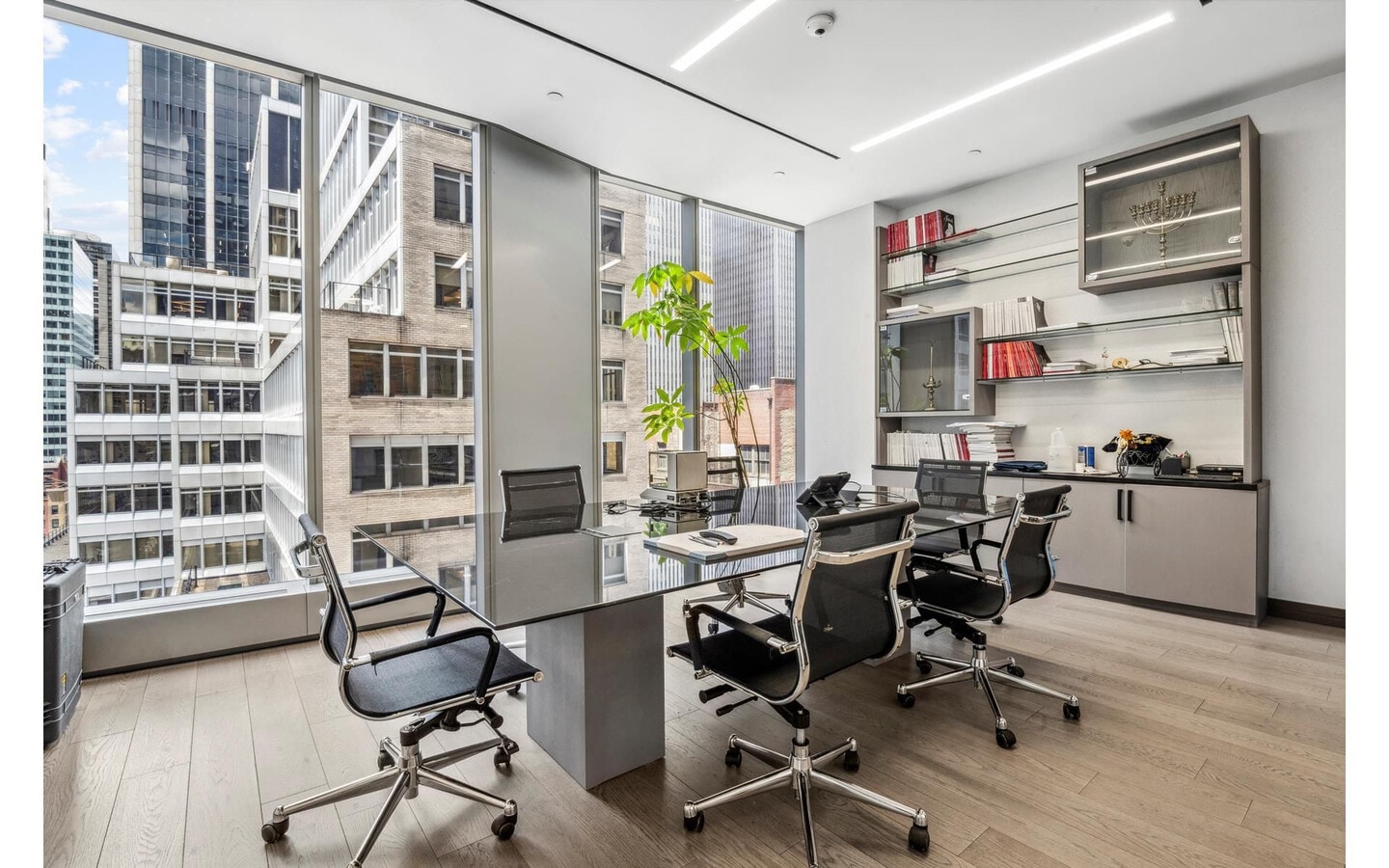 50 W 47th St, New York, NY 10036 - Lot 1611 /1613 -  - Photo intérieure - Image 1 of 25