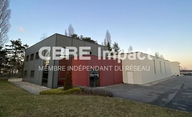 Plus de détails pour Local d'activités à louer