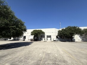 5813 Distribution, San Antonio, TX à louer Photo intérieure– Image 2 sur 6