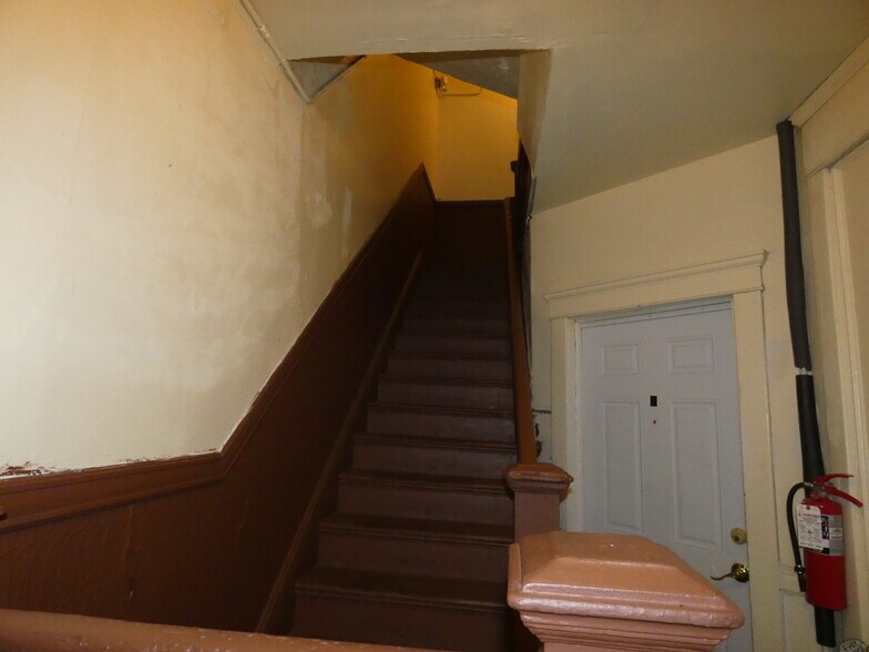 163 Livingston Ave, New Brunswick, NJ à vendre - Photo intérieure – Image 2 sur 13