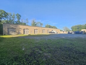 938 Lakewood Farmingdale Rd, Howell, NJ à louer Photo de l’immeuble– Image 2 sur 2