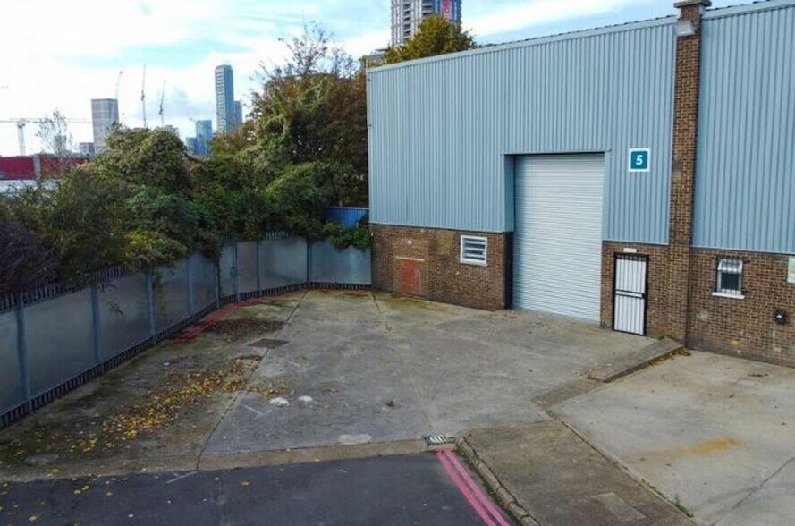 22 Hythe Rd, Londres à louer - Photo de l’immeuble – Image 2 sur 20