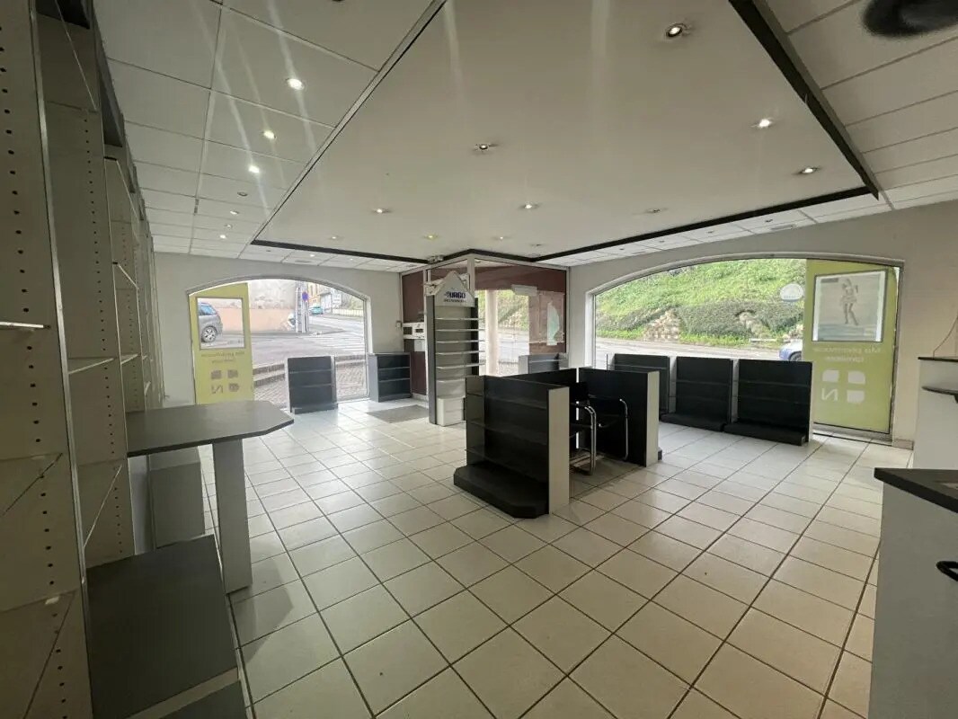 Local commercial dans Auberives-sur-Varèze à vendre Photo intérieure– Image 1 sur 6