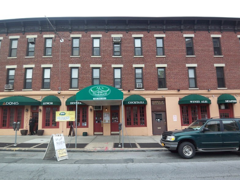 12-23 Jackson Ave, Long Island City, NY à louer - Photo de l’immeuble – Image 2 sur 7