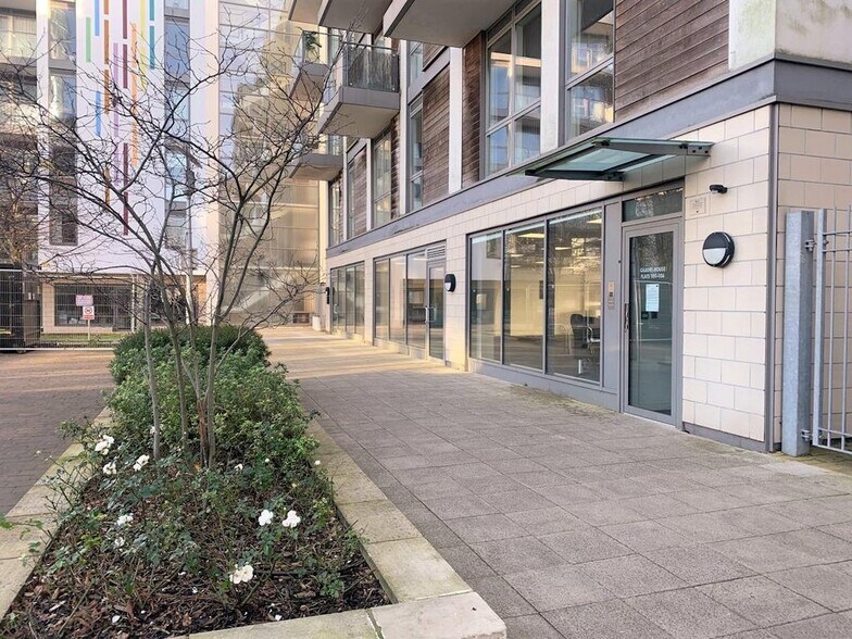 Ealing Rd, Brentford à vendre - Photo de l’immeuble – Image 1 sur 12