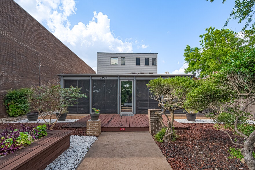 1914 N Memorial Way, Houston, TX à louer - Photo de l’immeuble – Image 1 sur 15