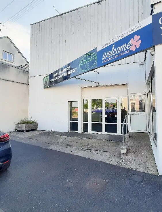 Local commercial dans Antran à louer Photo de l’immeuble– Image 1 sur 5