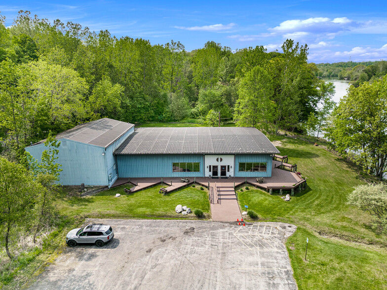 15437 N Red Bud Trl, Buchanan, MI à vendre - Photo de l’immeuble – Image 2 sur 12