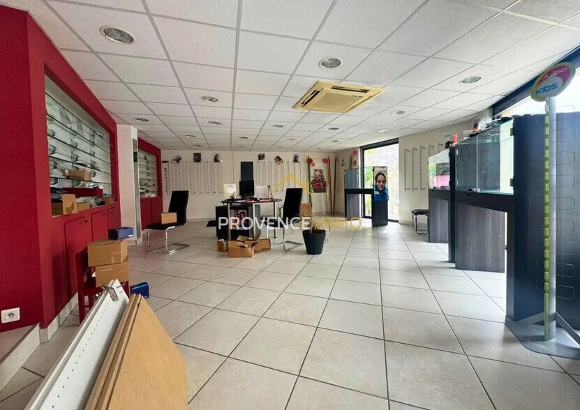 Local commercial dans Lançon-Provence à louer - Photo de l’immeuble – Image 1 sur 3