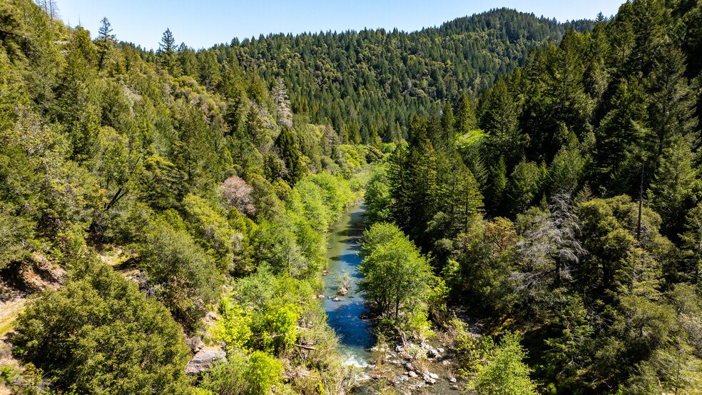 8555 Signal Ridge Road, Philo, CA à vendre - Photo de l’immeuble – Image 2 sur 35