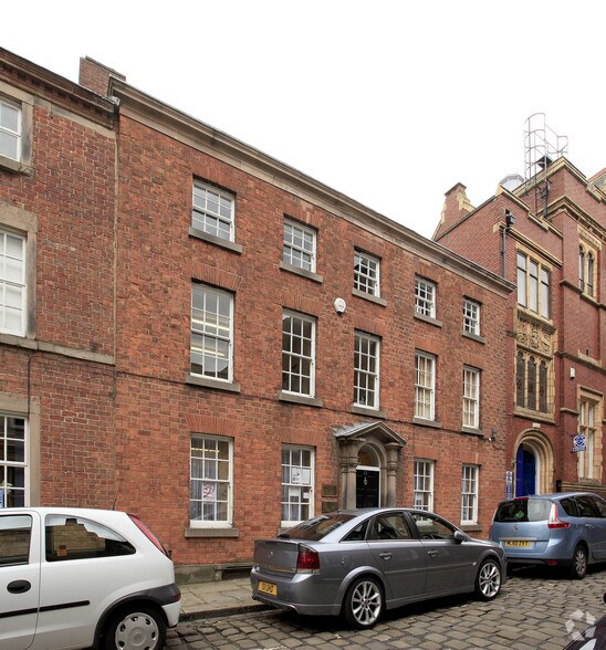 11 Church Ln, Oldham à louer - Photo principale – Image 1 sur 2