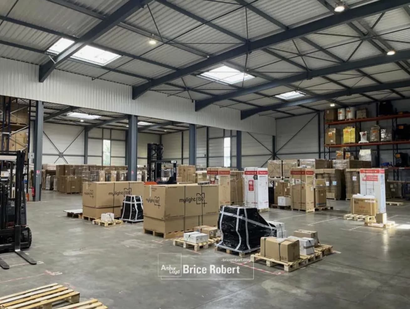 Local d’activités dans Jonage à louer Photo intérieure– Image 1 sur 3