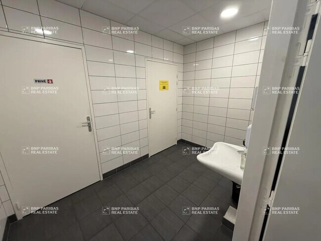 Plus de détails pour Bureau, Local d'activités à louer