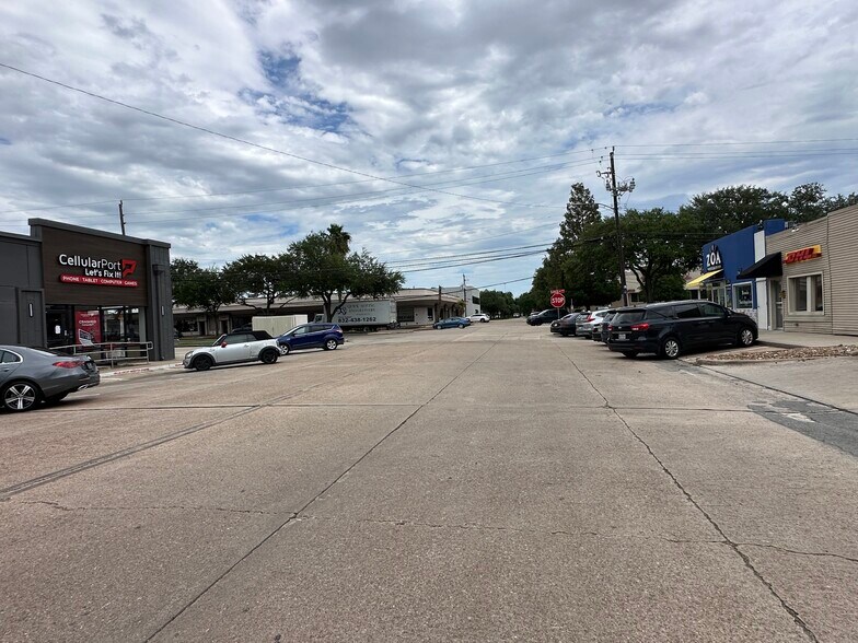 5104 Cedar St, Bellaire, TX à louer - Photo de l’immeuble – Image 3 sur 9