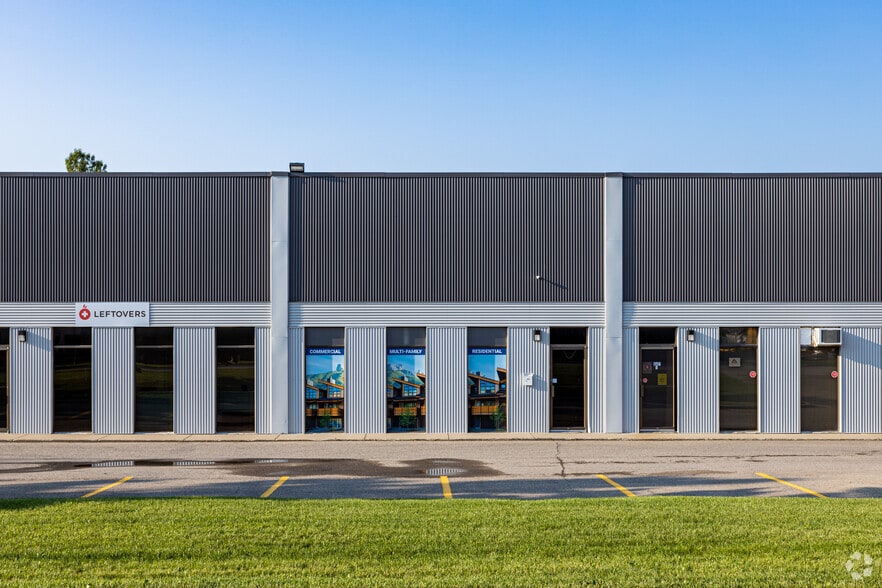 1925 39th Ave NE, Calgary, AB à louer - Photo de l’immeuble – Image 3 sur 7