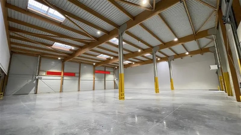 Local d’activités dans Brie-Comte-Robert à louer - Photo de l’immeuble – Image 1 sur 11